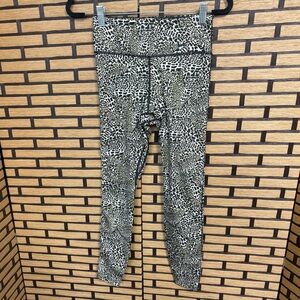 Nike Yellow And Black‎ Cheetah Print Active Crop Leggings Size XS